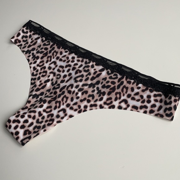 Victoria’s Secret | Seamless Leopard Thong | L - Picture 3 of 7